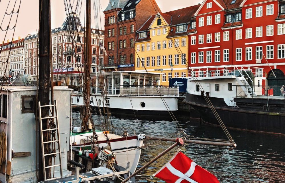 Overvejer du at flytte til Danmark? Overvejer du at flytte til Danmark?